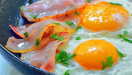 fried egg with bacon and vegetables Photographie de stock - Aubaine LD & Abonnement, Code: 400-06949119