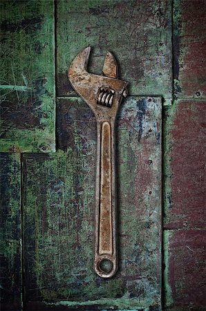 Old wrench on rusty surface sheet metal. Stockbilder - Microstock & Abonnement, Bildnummer: 400-06949668