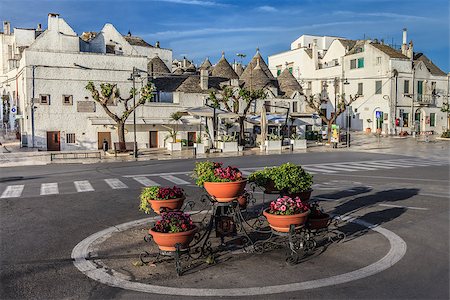 simsearch:862-06677053,k - Typical trulli houses in Alberobello. Italy, Puglia Stock Photo - Budget Royalty-Free & Subscription, Code: 400-06949882