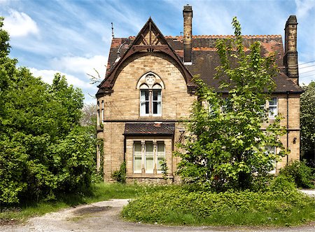 A typical English house with garden Stock Photo - Budget Royalty-Free & Subscription, Code: 400-06954235