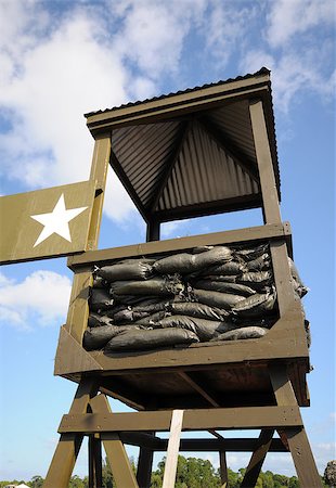 punto de control - Observation tower in military camp in green camouflage colors Foto de stock - Super Valor sin royalties y Suscripción, Código: 400-06954641