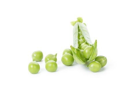 simsearch:400-04785141,k - fresh pea pods, isolated on white background Stock Photo - Budget Royalty-Free & Subscription, Code: 400-06950455