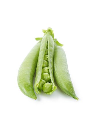 simsearch:400-04785141,k - fresh pea pods, isolated on white background Stock Photo - Budget Royalty-Free & Subscription, Code: 400-06950452