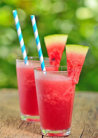 fresh watermelon juice in summer time Foto de stock - Super Valor sin royalties y Suscripción, Código: 400-06951291