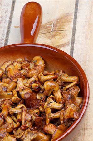 simsearch:400-07478286,k - Frying Pan with Delicious Roasted Chanterelles closeup on Wooden background Stock Photo - Budget Royalty-Free & Subscription, Code: 400-06951415
