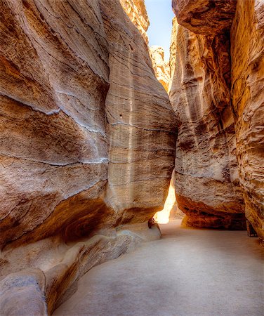 Al-Siq - narrow canyon leading to Petra in Jordan Foto de stock - Super Valor sin royalties y Suscripción, Código: 400-06951741