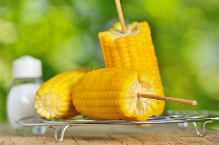 simsearch:400-08378503,k - corn boiled on metal support Stock Photo - Budget Royalty-Free & Subscription, Code: 400-06952101