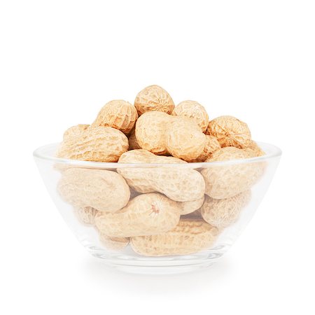 simsearch:400-06391712,k - Glass bowl with peanuts in the shell isolated on white background Photographie de stock - Aubaine LD & Abonnement, Code: 400-06952195
