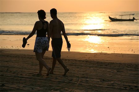 simsearch:400-05227851,k - Couple on sunset. Coast of the Indian ocean Fotografie stock - Microstock e Abbonamento, Codice: 400-06952287