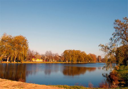 simsearch:400-07107314,k - Autumn landscape with river and forest Fotografie stock - Microstock e Abbonamento, Codice: 400-06952557