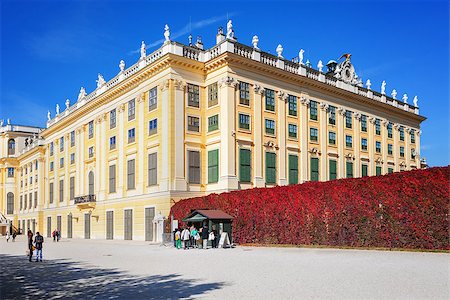 schloss schonbrunn - Palace in Vienna Foto de stock - Super Valor sin royalties y Suscripción, Código: 400-06953089