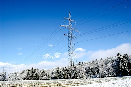 simsearch:400-04873092,k - Electrical tower and wires against blue sky in snowy landscape. Foto de stock - Super Valor sin royalties y Suscripción, Código: 400-06953450
