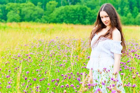 beautiful girl standing in a field with purple cornflowers Foto de stock - Royalty-Free Super Valor e Assinatura, Número: 400-06953979