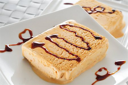 some plates with spanish turron ice cream served with syrup Foto de stock - Super Valor sin royalties y Suscripción, Código: 400-07036060