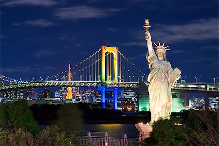 rainbow bridge - View of Tokyo, Japan from the artificial island of Odaiba. Photographie de stock - Aubaine LD & Abonnement, Code: 400-07036356