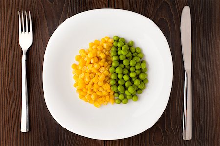 simsearch:400-07036577,k - Heap of corn seeds and peas on a white plate. Diet concept Stock Photo - Budget Royalty-Free & Subscription, Code: 400-07036565