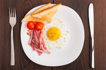 simsearch:400-07036577,k - Fried egg with toasts, ham and cherry tomato on a plate Stock Photo - Budget Royalty-Free & Subscription, Code: 400-07036573