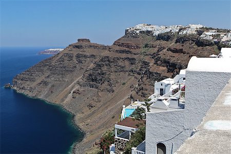 simsearch:400-07036808,k - Firostefani on the edge of the volcanic caldera. The ruins of Skaros on the left and Oia in the background. Foto de stock - Royalty-Free Super Valor e Assinatura, Número: 400-07036808