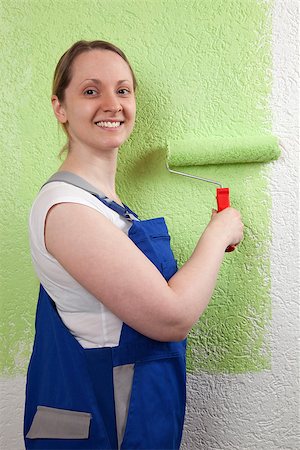 simsearch:693-03556941,k - Young woman having fun while painting a wall Stockbilder - Microstock & Abonnement, Bildnummer: 400-07038515