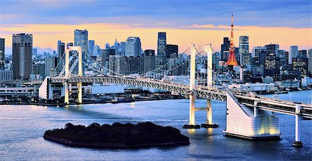 simsearch:400-07263208,k - Rainbow Bridge spanning Tokyo Bay with Tokyo Tower visible in the background. Fotografie stock - Microstock e Abbonamento, Codice: 400-07039327