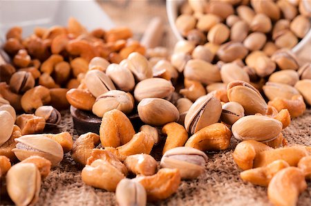 simsearch:400-09080000,k - Selective focus in the middle of pistachio and cashew nuts mix Stock Photo - Budget Royalty-Free & Subscription, Code: 400-07039977