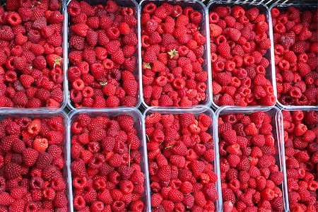 simsearch:400-06077675,k - bunch of red ripe and tasty raspberry Stock Photo - Budget Royalty-Free & Subscription, Code: 400-07044570