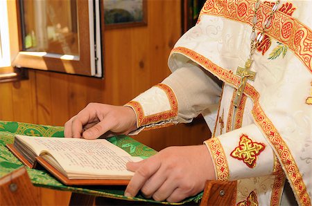 priest bible - Orthodox clergymen read during a wedding ceremony prayer Photographie de stock - Aubaine LD & Abonnement, Code: 400-07044898