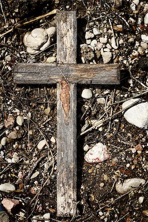 simsearch:400-04471291,k - Old wooden cross lying on a ground Photographie de stock - Aubaine LD & Abonnement, Code: 400-07045769