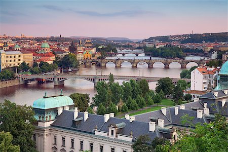 simsearch:400-08253455,k - Image of Prague with Vltava River and bridges during sunset. Foto de stock - Super Valor sin royalties y Suscripción, Código: 400-07046079