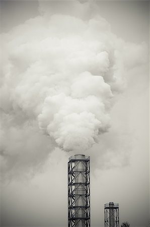 simsearch:400-04035450,k - dirty smoke and pollution produced by factory Stockbilder - Microstock & Abonnement, Bildnummer: 400-07046113