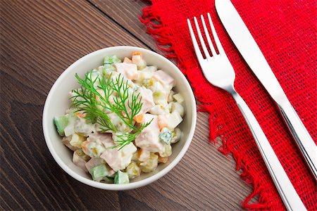simsearch:640-02952163,k - Russian traditional salad on a wooden table Foto de stock - Royalty-Free Super Valor e Assinatura, Número: 400-07046349