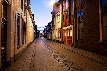 simsearch:400-06875437,k - long narrow street at night in Groningen, Netherlands Foto de stock - Super Valor sin royalties y Suscripción, Código: 400-07046554