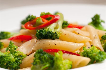 simsearch:400-06461732,k - classic Italian penne pasta with broccoli and red chili pepper Stockbilder - Microstock & Abonnement, Bildnummer: 400-07047659