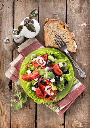 Tasty vegetable salad on a wooden background Stockbilder - Microstock & Abonnement, Bildnummer: 400-07047842