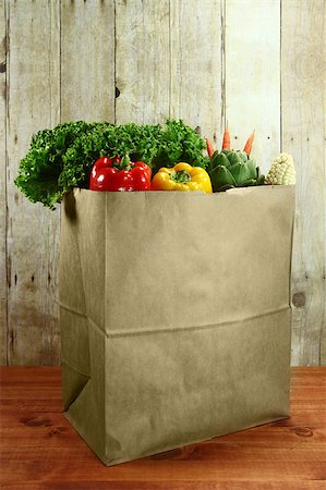 Bagged Grocery Produce Items on a Wooden Plank Fotografie stock - Microstock e Abbonamento, Codice: 400-07048442