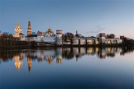 Stunning View of Novodevichy Convent in the Evening, Moscow, Russia Foto de stock - Royalty-Free Super Valor e Assinatura, Número: 400-07049505