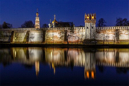 simsearch:400-07049527,k - Stunning View of Novodevichy Convent in the Evening, Moscow, Russia Photographie de stock - Aubaine LD & Abonnement, Code: 400-07049507