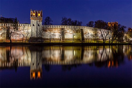 simsearch:400-07049527,k - Stunning View of Novodevichy Convent in the Evening, Moscow, Russia Photographie de stock - Aubaine LD & Abonnement, Code: 400-07049508