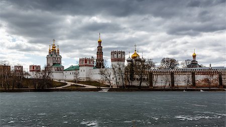 simsearch:400-07049527,k - Dramatic Clouds above Novodevichy Convent, Moscow, Russia Photographie de stock - Aubaine LD & Abonnement, Code: 400-07040944