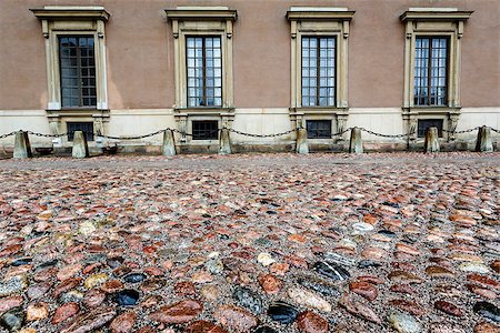 simsearch:400-04987781,k - Wet Cobblestone and King Palace Facade in Gamla Stan (Old Town) of Stockholm, Sweden Stock Photo - Budget Royalty-Free & Subscription, Code: 400-07040952