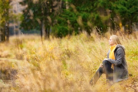 simsearch:400-07042487,k - beautiful blond girl sitting on rivershore in autumn forest Stock Photo - Budget Royalty-Free & Subscription, Code: 400-07042485