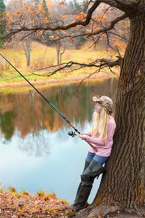 simsearch:400-06852239,k - beautiful blond girl fishing in pond at autumn Photographie de stock - Aubaine LD & Abonnement, Code: 400-07042488