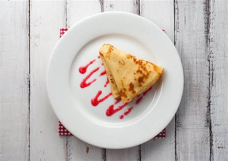 pancake bake - light summer breakfast with hot pancake and raspberry jam Stock Photo - Budget Royalty-Free & Subscription, Code: 400-07042820