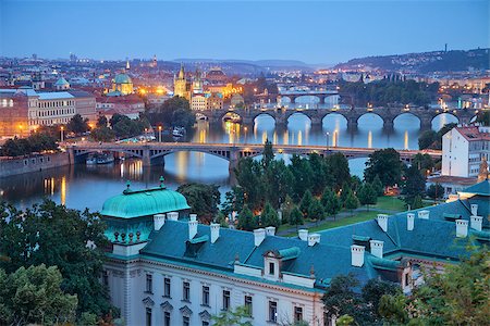 simsearch:400-08253455,k - Aerial view of Prague with Vltava River and bridges at twilight. Foto de stock - Super Valor sin royalties y Suscripción, Código: 400-07043474