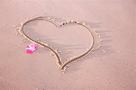 a heart in the sand on the beach Stock Photo - Budget Royalty-Free & Subscription, Code: 400-07043691