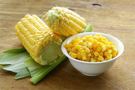 simsearch:824-07310382,k - Canned corn in a bowl, and fresh cobs Stockbilder - Microstock & Abonnement, Bildnummer: 400-07055101
