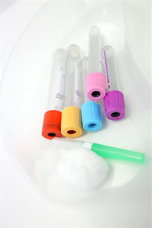 prise de sang - Unlabelled pathology phlebotomy, blood collecting vacutainer tubes a 21 gauge needle and cotton wool lying in a kidney dish for a blood collection procedure Photographie de stock - Aubaine LD & Abonnement, Code: 400-07055350