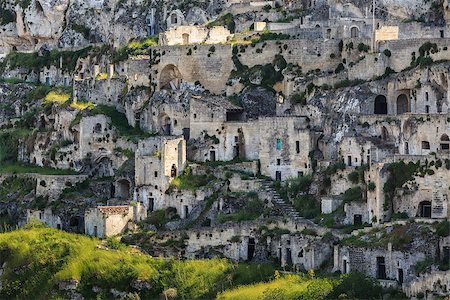 simsearch:400-07055926,k - A view at houses in the Sassi the historic center of the city Matera in Basilicata in Italy Photographie de stock - Aubaine LD & Abonnement, Code: 400-07055926