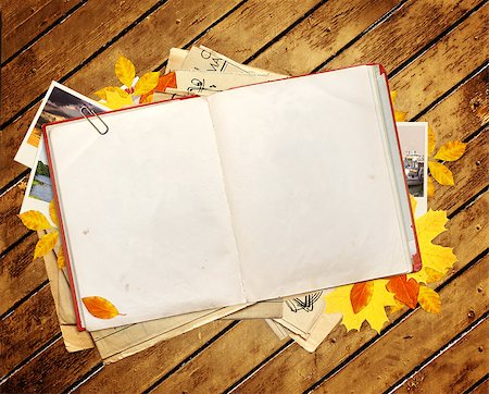 simsearch:400-04592307,k - Old book, autumn leaves and photos. Objects over wooden planks Stockbilder - Microstock & Abonnement, Bildnummer: 400-07056231