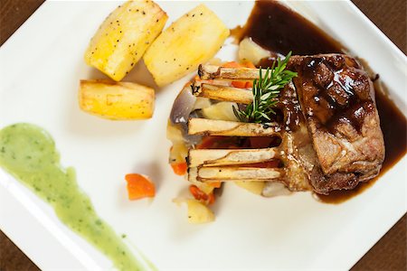 simsearch:400-07057171,k - Delicious rack of lamb dish with roast vegetable and potatoes served in classy restaurant Foto de stock - Super Valor sin royalties y Suscripción, Código: 400-07057157